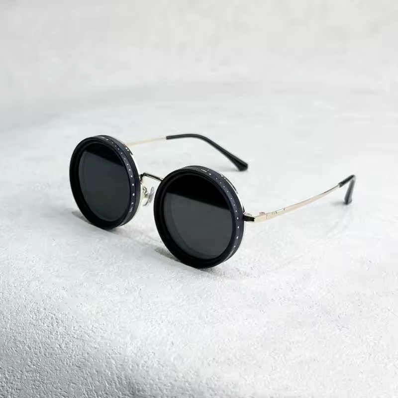 Lunettes solaires à teinte réglable